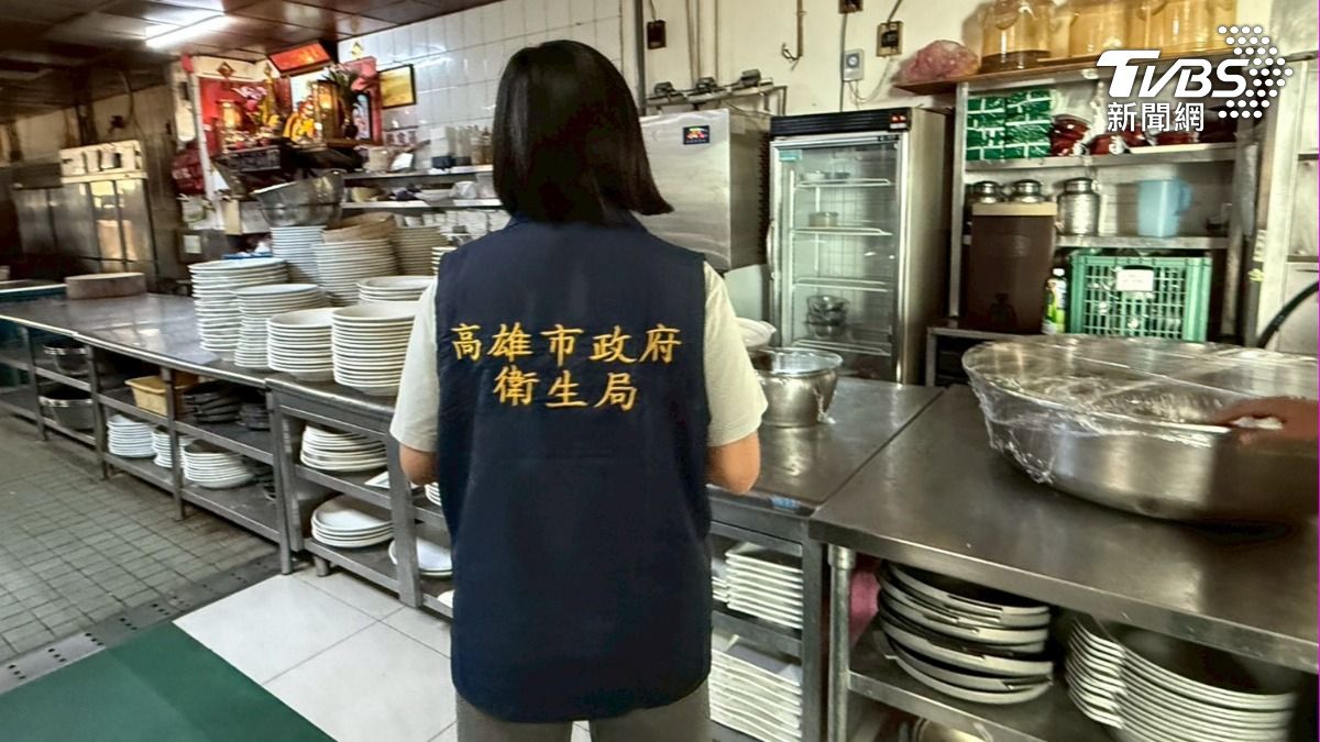 高雄某飯店爆11人食物中毒!85歲翁住院一周 衛生局急採檢