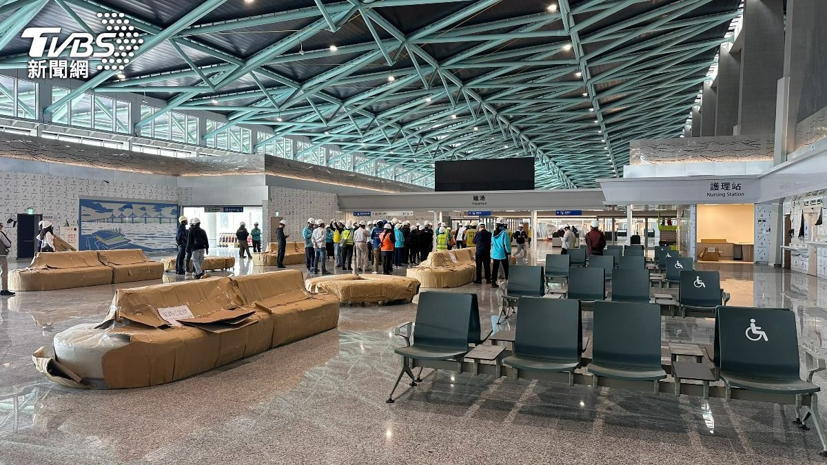 金門縣議會安排今天上午視察水頭港大型旅客服務中心。（圖／程子奕攝）