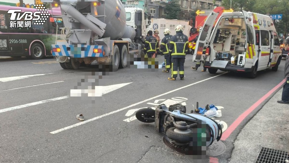 快訊／新店水泥車死亡車禍　女騎士遭輾「臟器外露」卡車底慘死