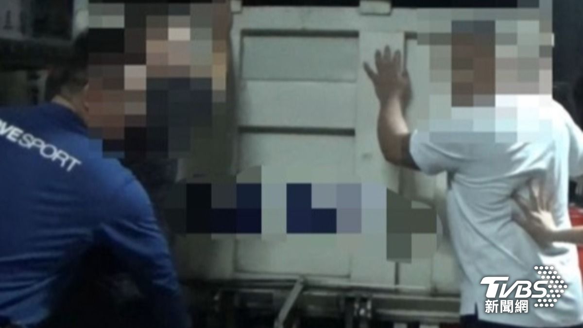鐵皮屋藏製毒廠,兩名製毒師傅落網後遭判刑。 (圖/TVBS)