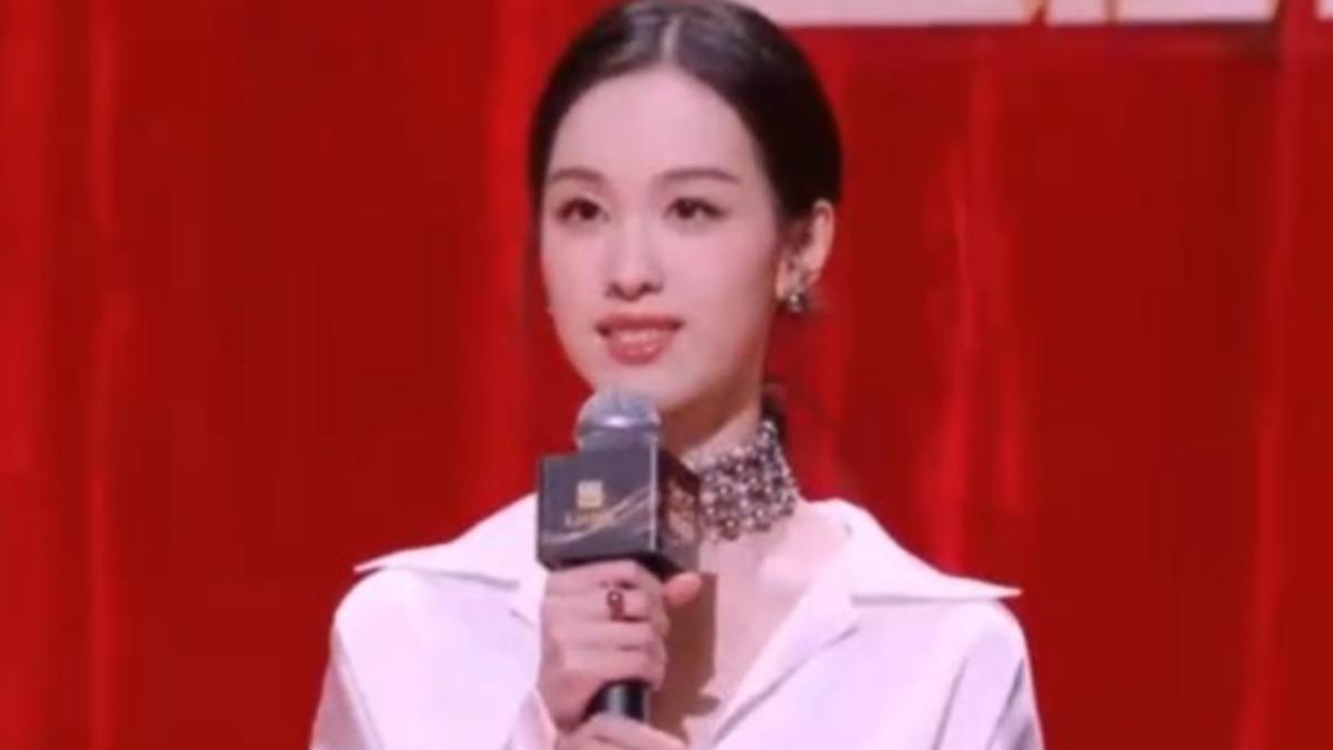 陳都靈久違公開露面。(圖/翻攝自微博)