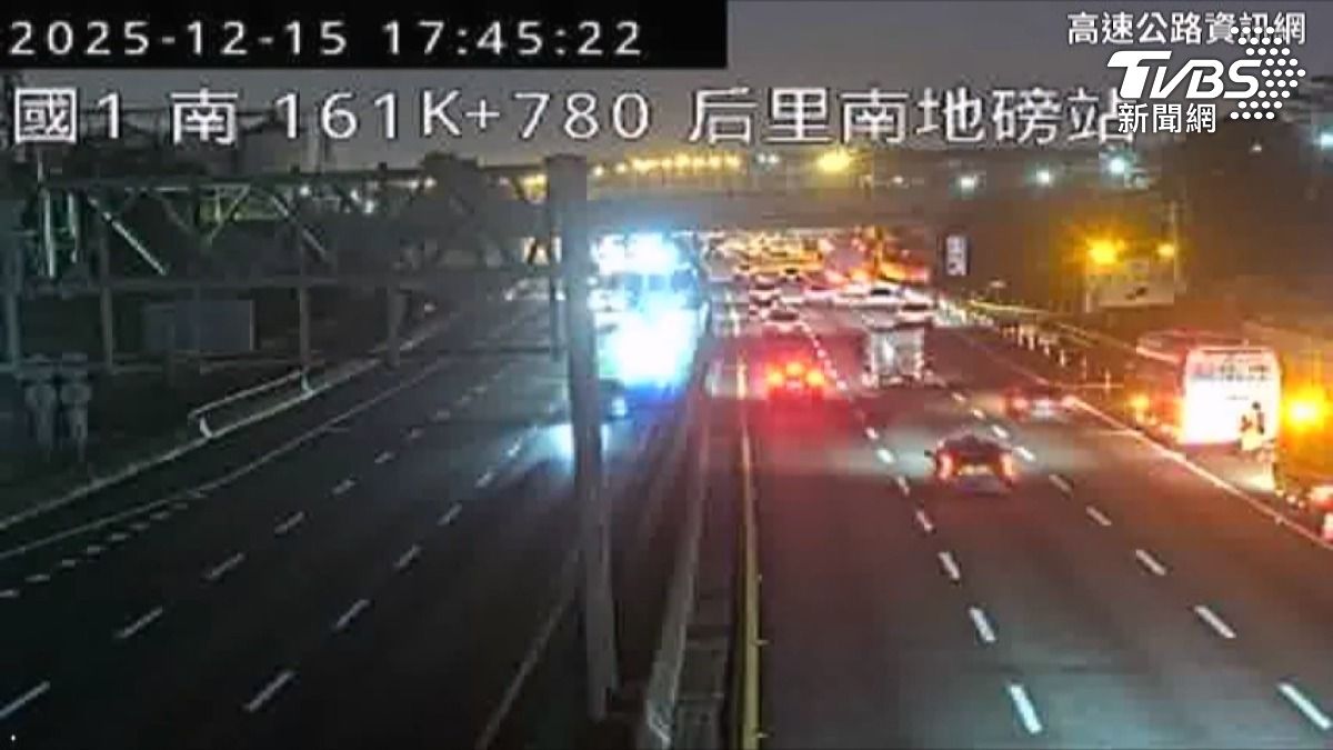爆胎國光客竟狂飆10公里！乘客早求救　駕駛仍衝過泰安。(圖／TVBS)