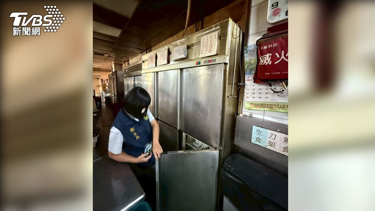 針對環境、人員採檢,衛生局已採集5名廚工的人體檢體送驗。(圖/TVBS)