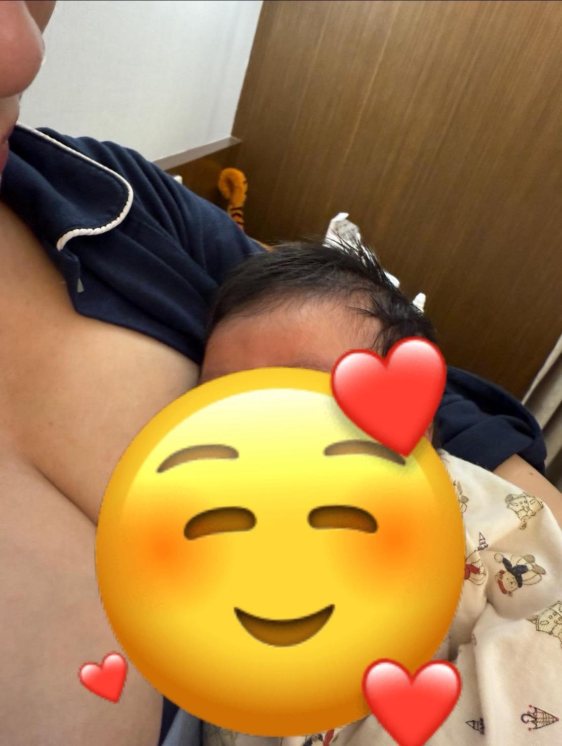 玉兔PO哺乳照引留言區躁動。(圖/翻攝自臉書玉兔 鄭如吟)