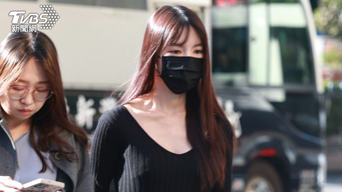 王大陸女友出庭。(圖/華子琛攝)
