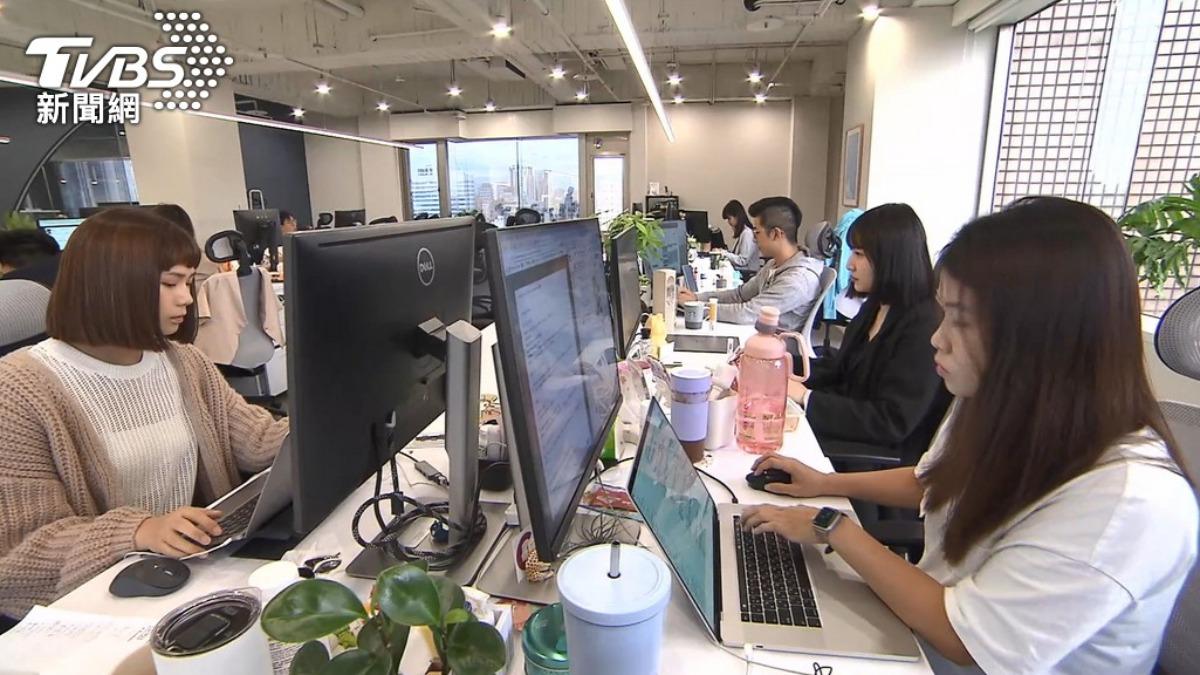 儘管薪資數據亮眼，但民眾普遍無感。（圖／TVBS）
