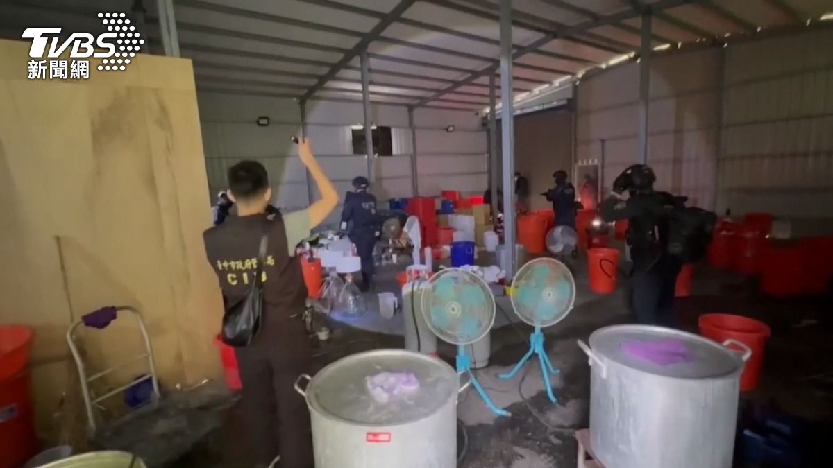 海巡署偵防分署查獲貨櫃走私及製毒工廠記者會,公布4個案件,一共破獲了10多億的毒品(圖/TVBS)