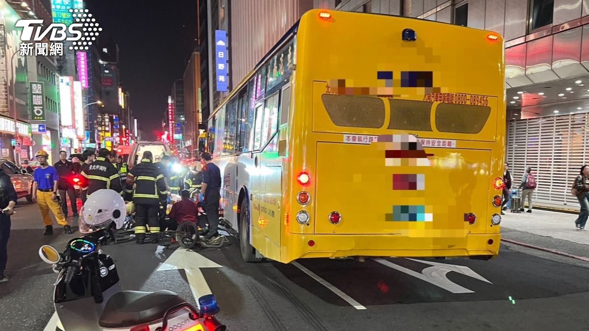 警消人員趕抵現場搶救,但婦人仍回天乏術。(圖/TVBS)