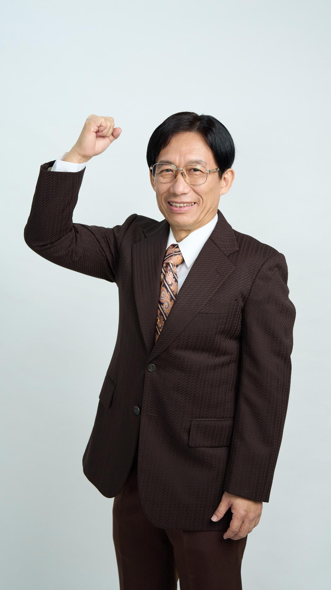郭子乾透過照片出演《那張照片裡的我們》,特地拍攝競選人造型的形象照。(圖/瀚草文創GrX STUDIO提供)