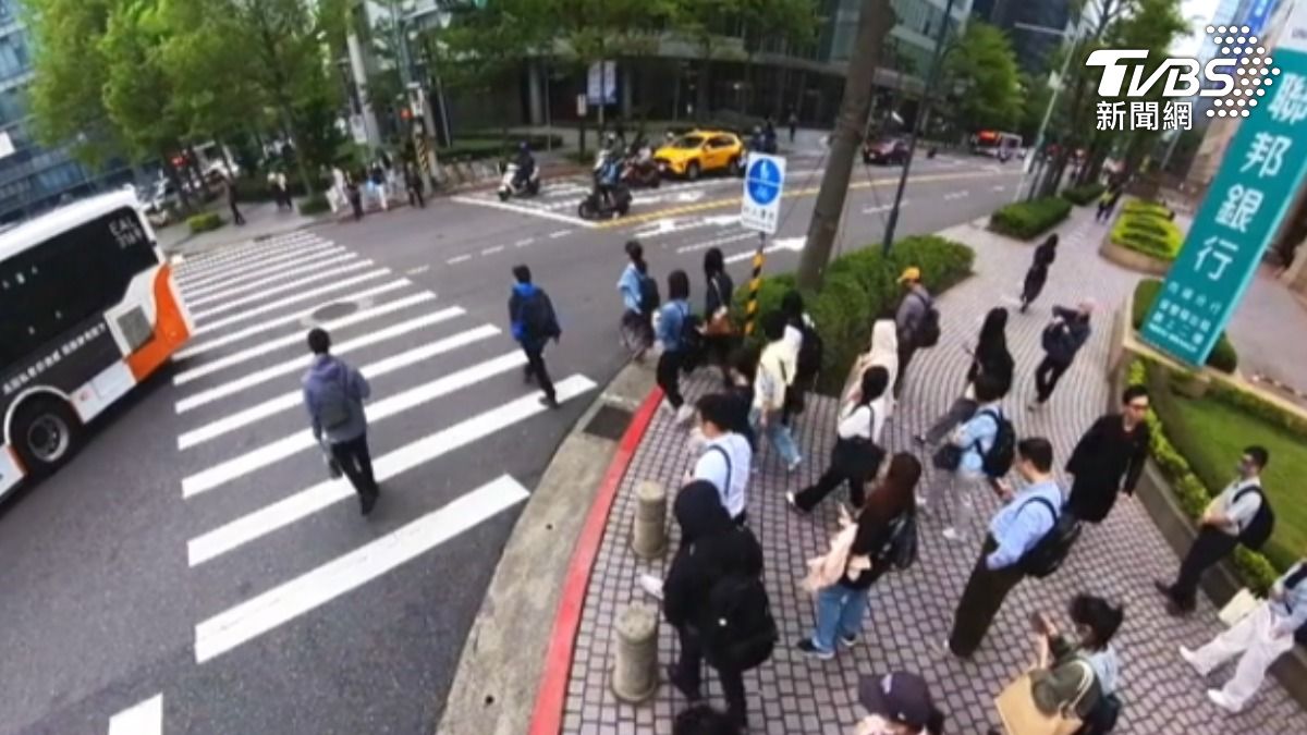 上班族職場壓力不輕鬆 （圖／ＴＶＢＳ）