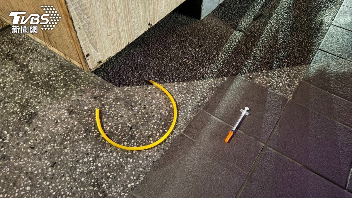 警方在現場找到使用過的注射針筒。(圖/TVBS)