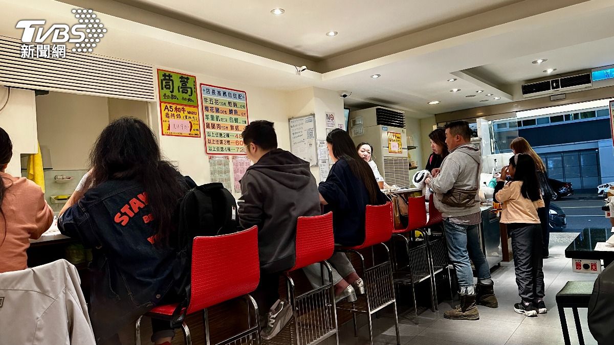 火鍋店-排隊-用餐