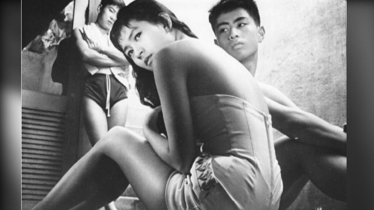 《瘋狂的果實》(1956)刻劃日本反叛青年文化「太陽族」的形象。(圖/©1956 NIKKATSU Corporation提供)