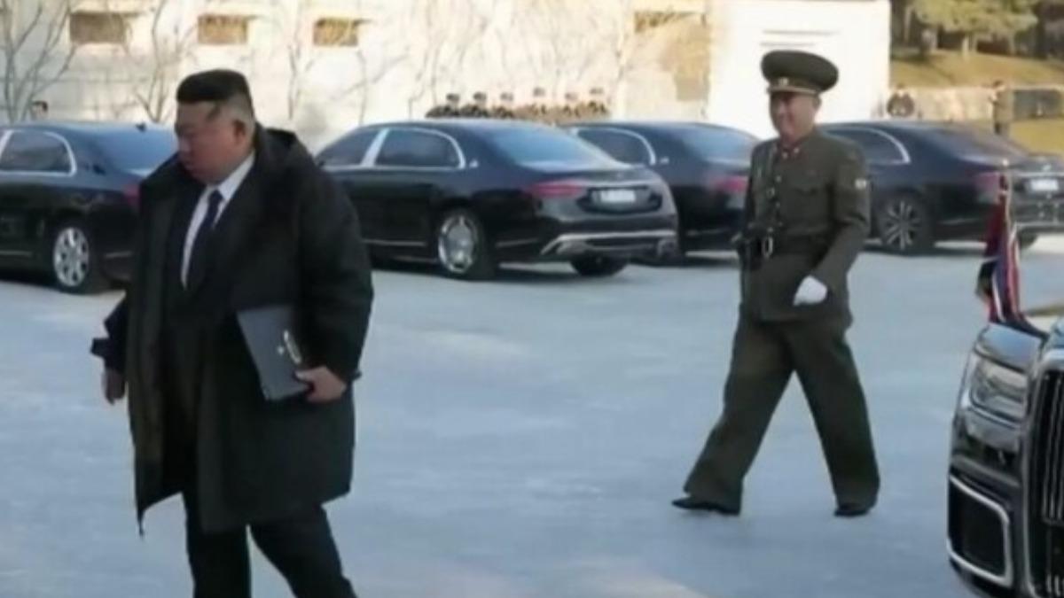 金正恩護衛「西裝改軍裝」引關注 韓媒分析:憂自身安全