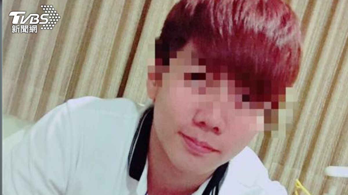 向母新婚時向少還在臉書發文祝母親新婚快樂。(圖/TVBS)