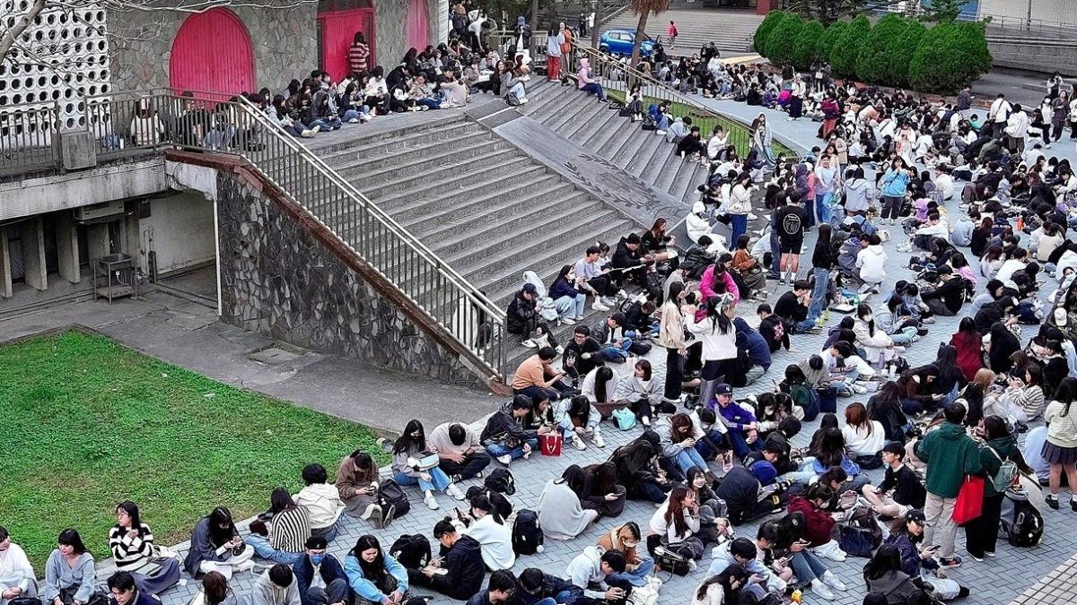 輔大學生入場排隊人潮。（圖／翻攝自IG@fujencatholicuniversity）