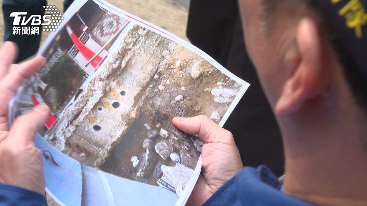 建商曾辯稱積水問題是地下水引起，而非水溝遭到破壞。(圖／TVBS)