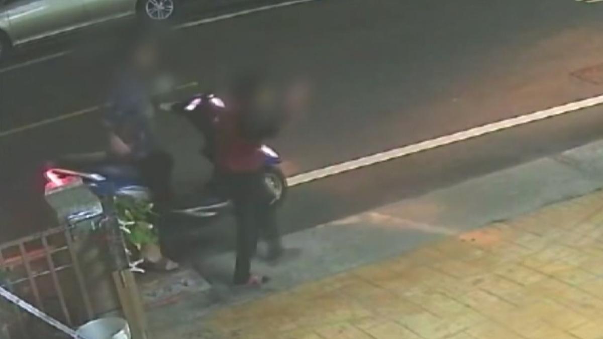 孫為錢狂毆75歲阿嬤!正義哥挺身救援 家暴畫面全都錄。(圖/民眾提供)