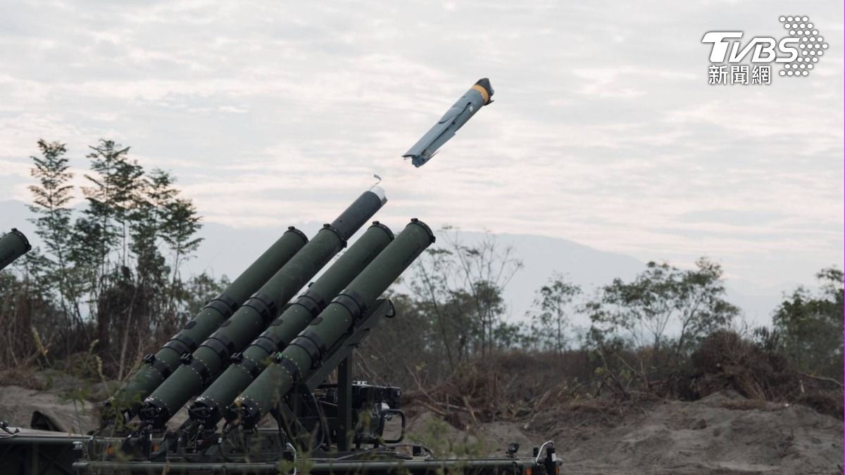 Altius-600M攻擊型無人機發射升空。(圖/國防部提供)