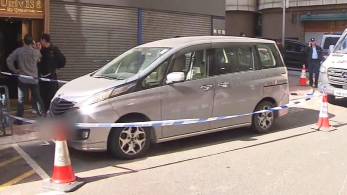 港警懷疑這輛廂型車是搶走十億日幣嫌犯的交通工具。（圖／TVB）
