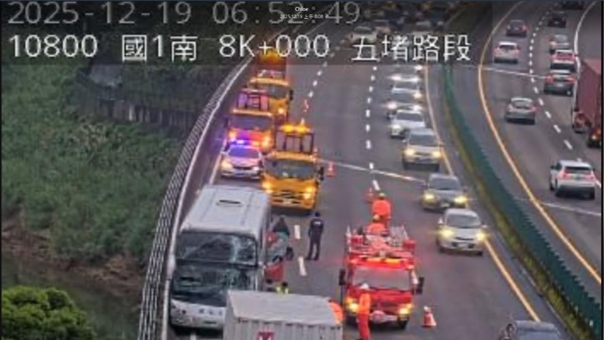 國道1號南下8公里五堵路段車禍。(圖/TVBS)