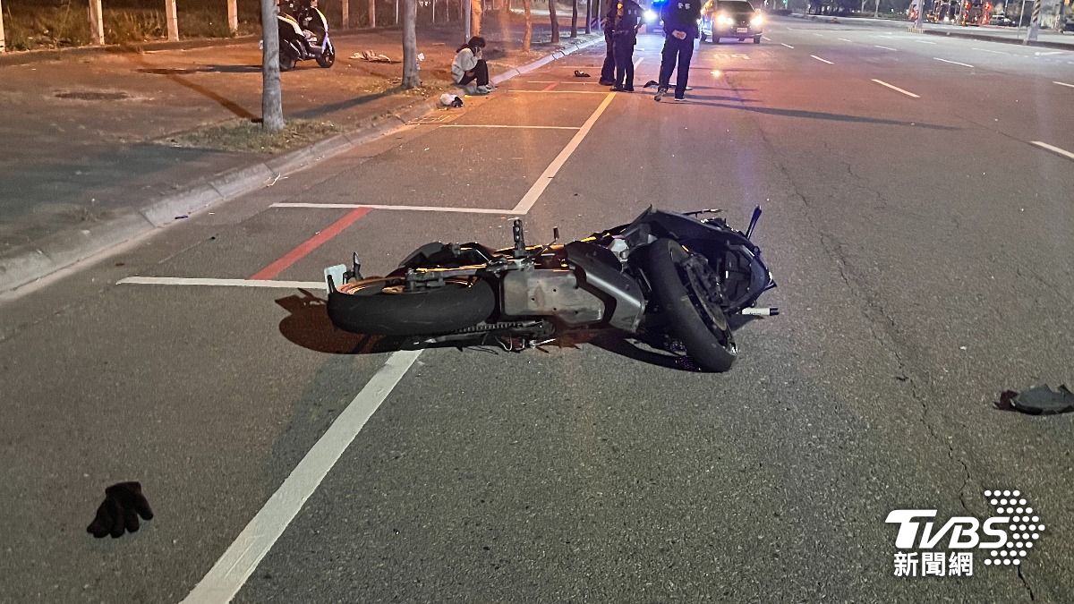 19歲男性騎士不明原因在該路段自摔身亡。(圖/TVBS)