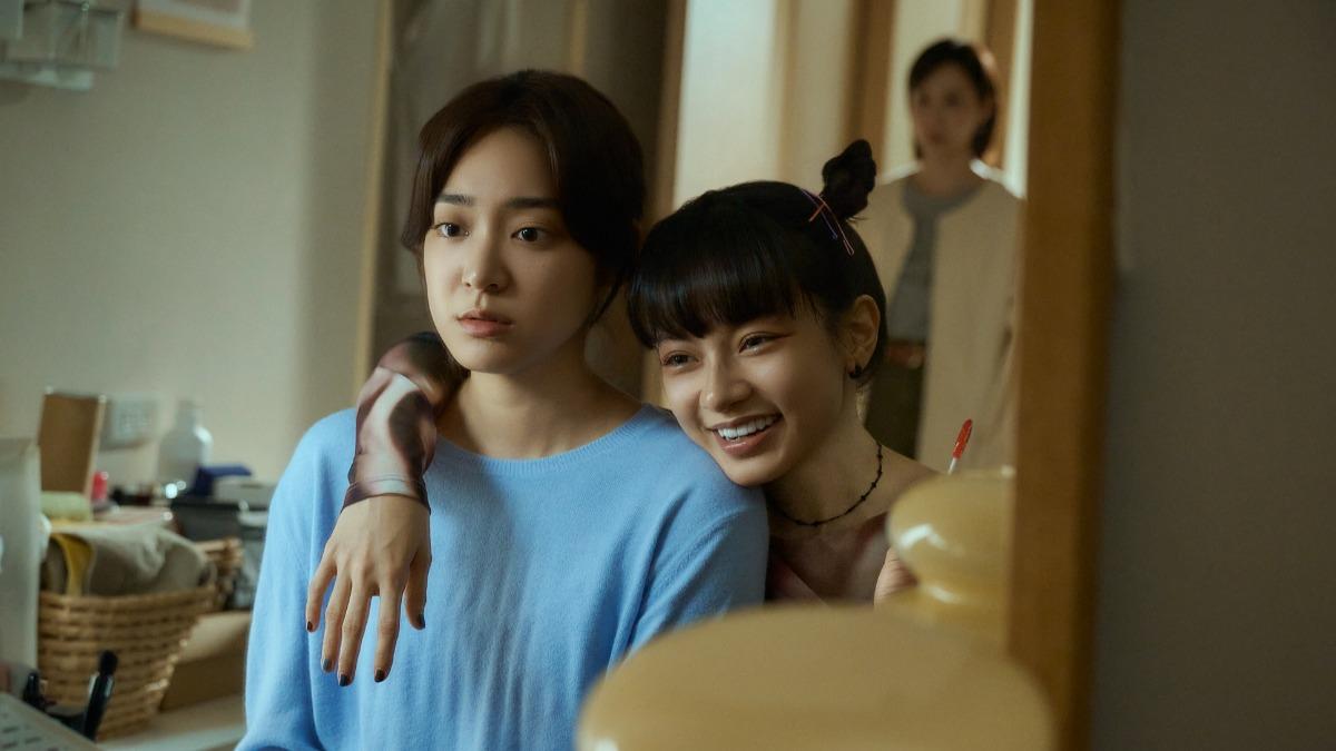 程予希(後)、江齊(左)、姚愛寗劇中有精彩對戲。 (圖/Netflix提供)