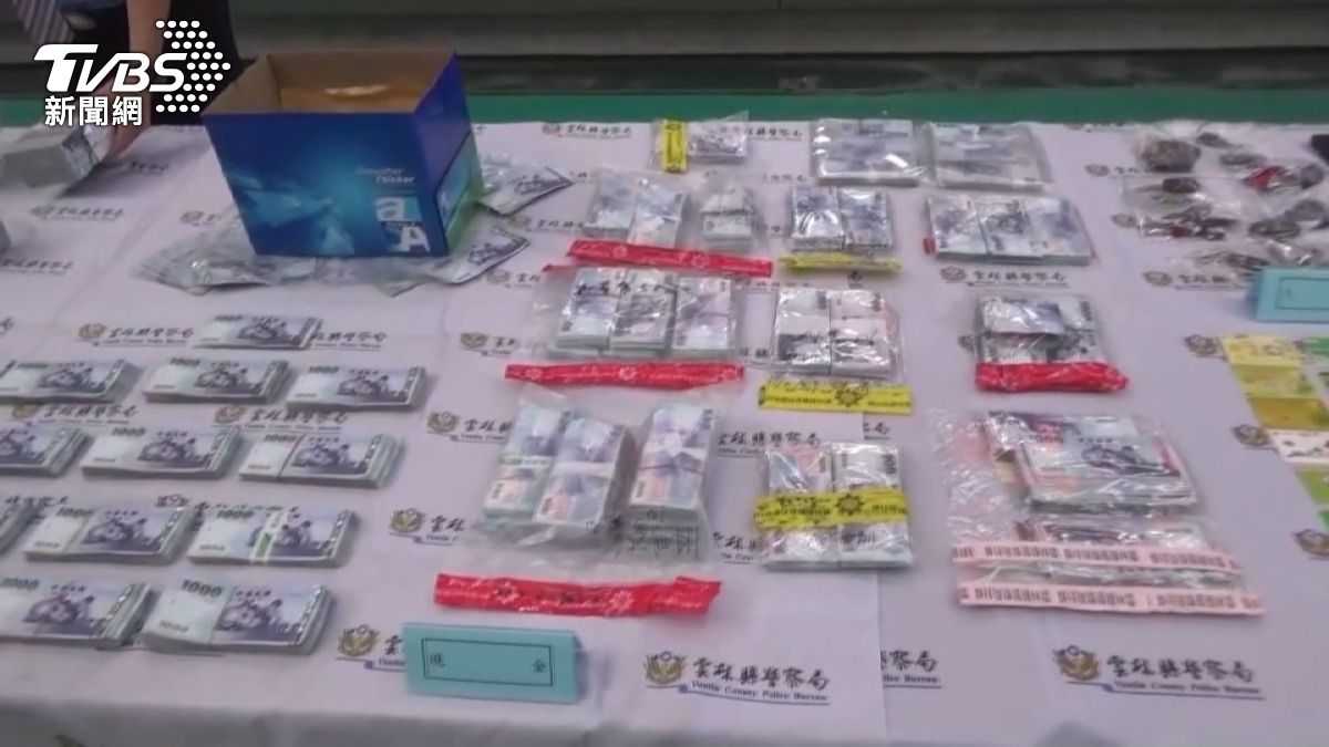 休假警夫妻合作 攔詐車手救回300萬。(圖/TVBS)
