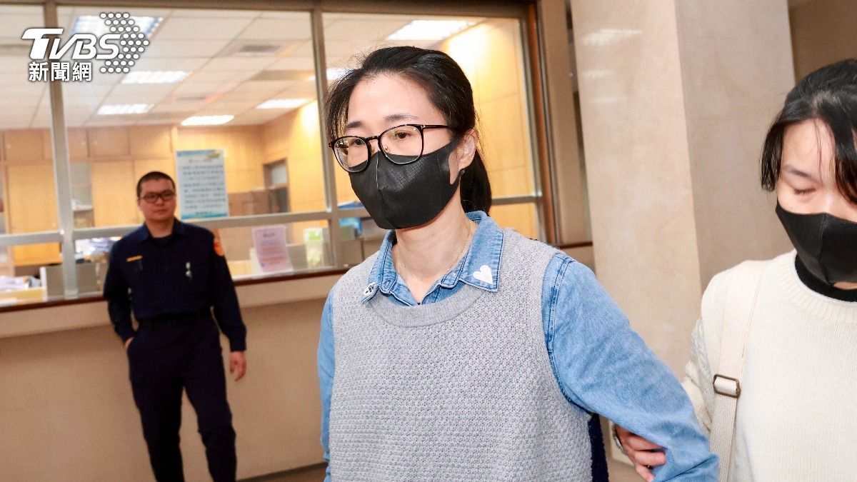 台北地院審理京華城案，前都委會執秘邵琇珮答辯完後離開。（圖/潘建樺攝）