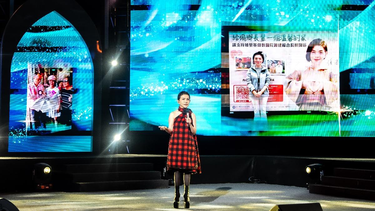 張清芳難得進棚錄影,開金嗓演唱歌曲。(圖/TVBS)