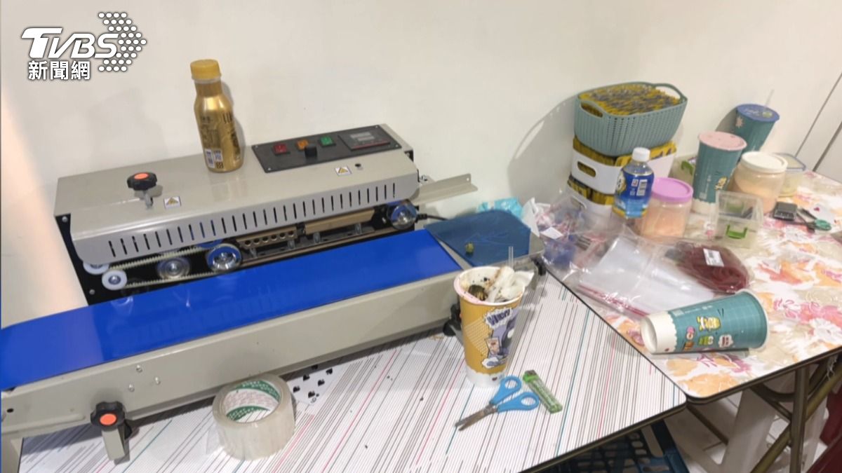 38歲李姓主嫌與妻子租用這間三房兩廳的公寓,平時會告誡這些少年不要進入毒品分裝房。(圖/TVBS)