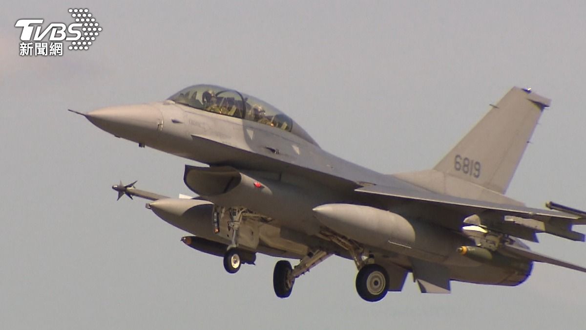 我國空軍的F-16戰機，儘管已經全數完成構改升級，實則仍未加裝自動防撞地系統。(資料照)