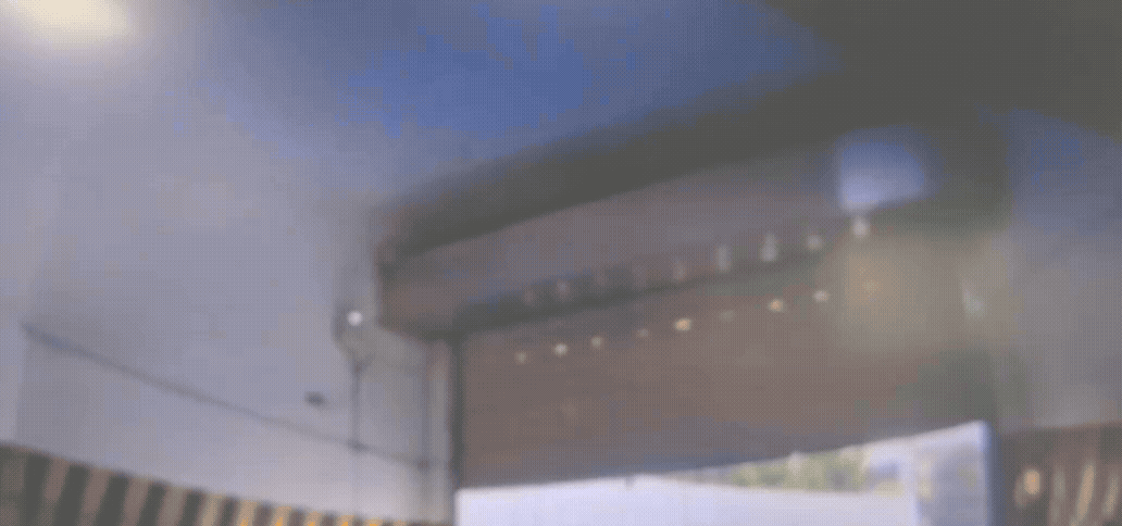 桃園7旬婦開車出停車場，突然暴衝猛撞10機車。（圖／TVBS）