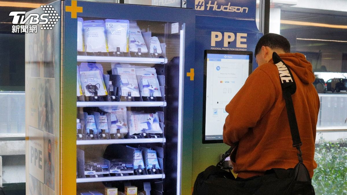 不敵人類算計！「AI販賣機」實驗翻車　免費送PS5、鬥魚