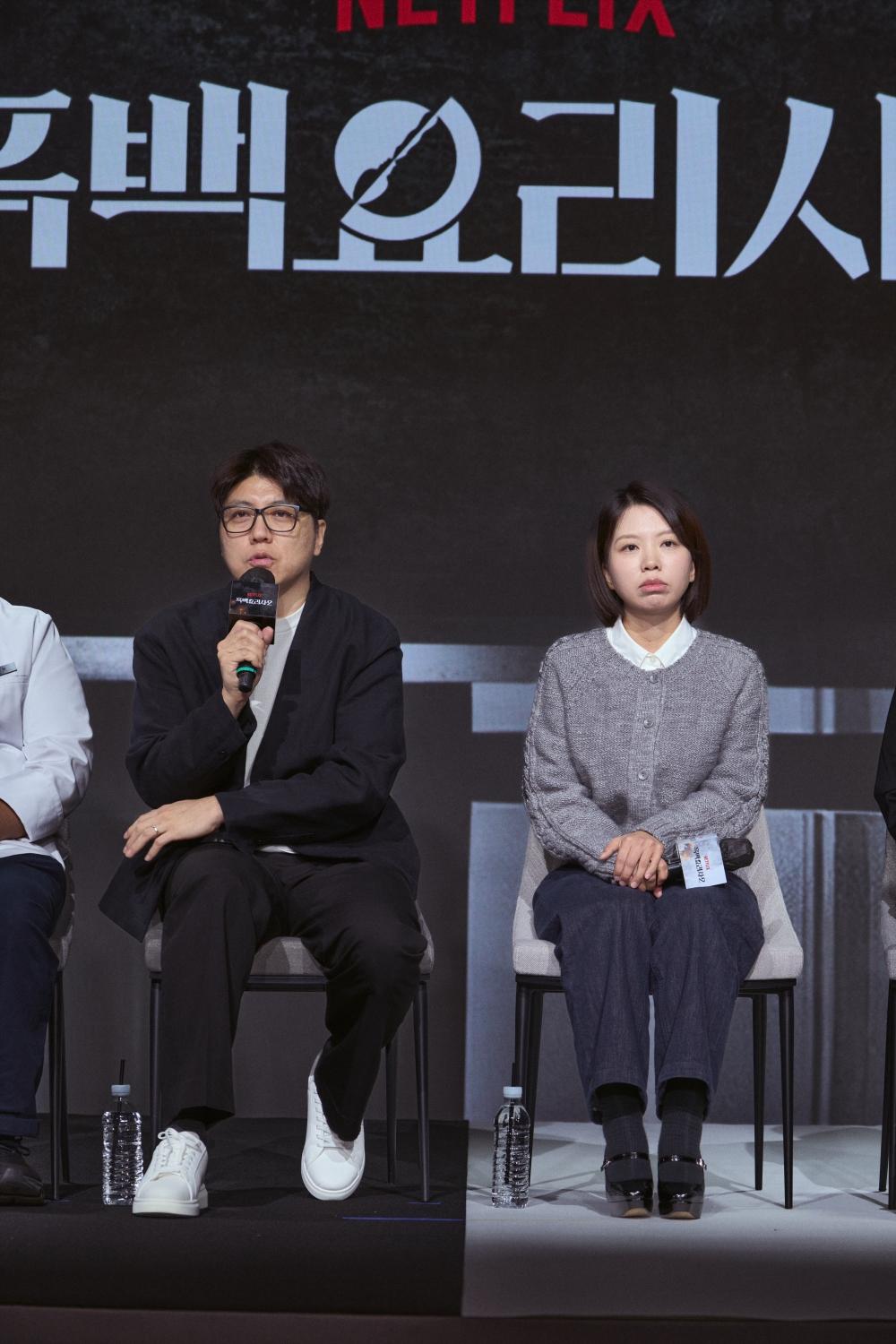 導演金銀芝(左)、導演金學慜。(圖/Netflix提供)