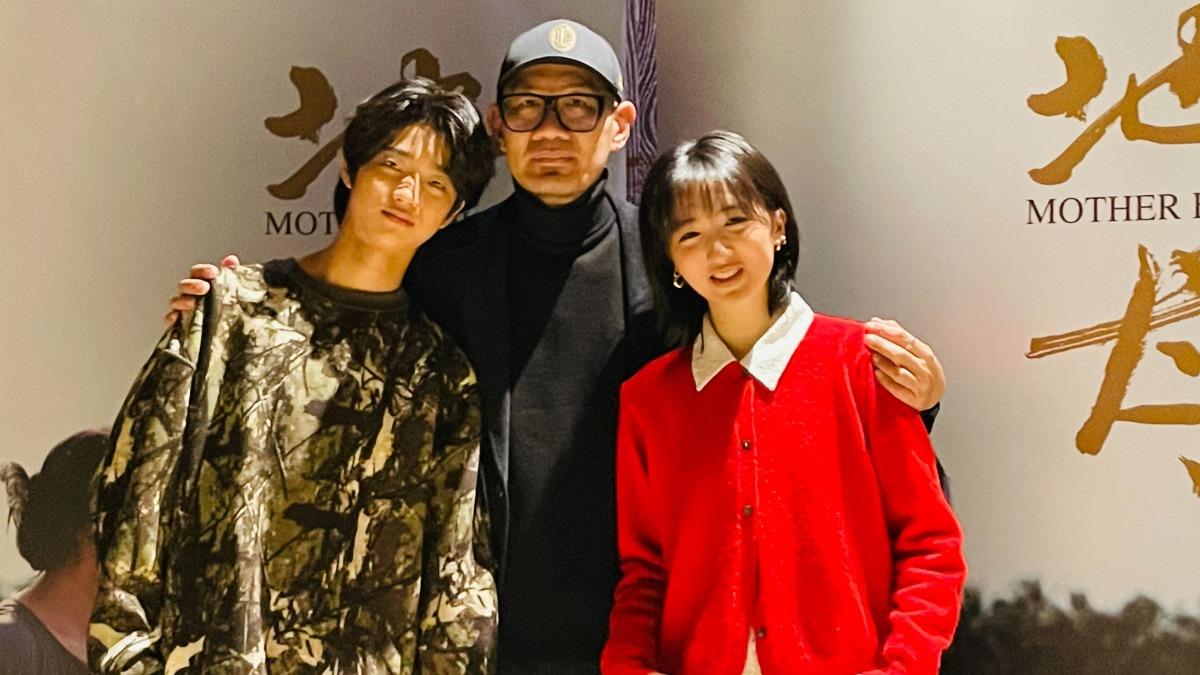 白潤音(左起)、導演張吉安以及許恩怡宣傳《地母》。(圖/海鵬提供)