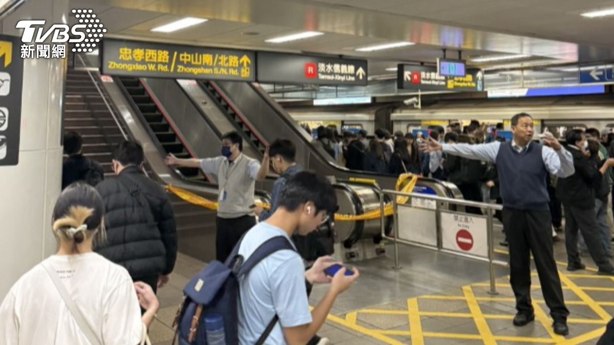 北車1男突丟煙霧彈!現場畫面曝光 北捷一度「過站不停」