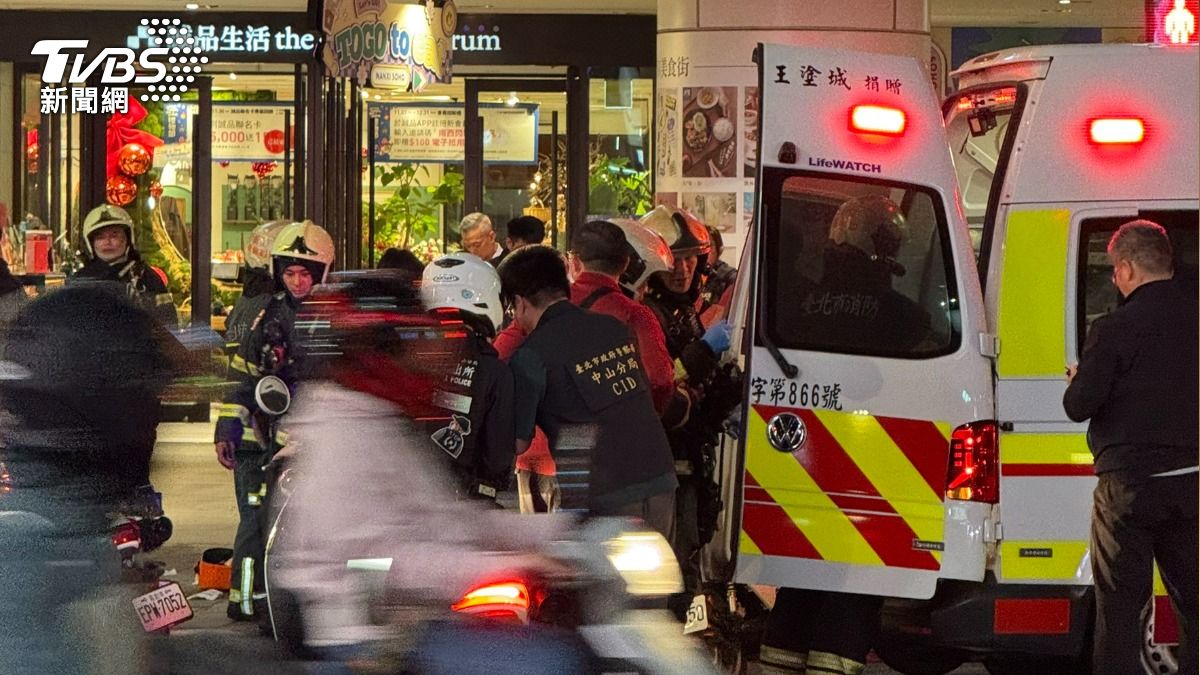 嫌犯遭警方包圍後墜樓,送醫宣告不治。(圖/讀者提供)