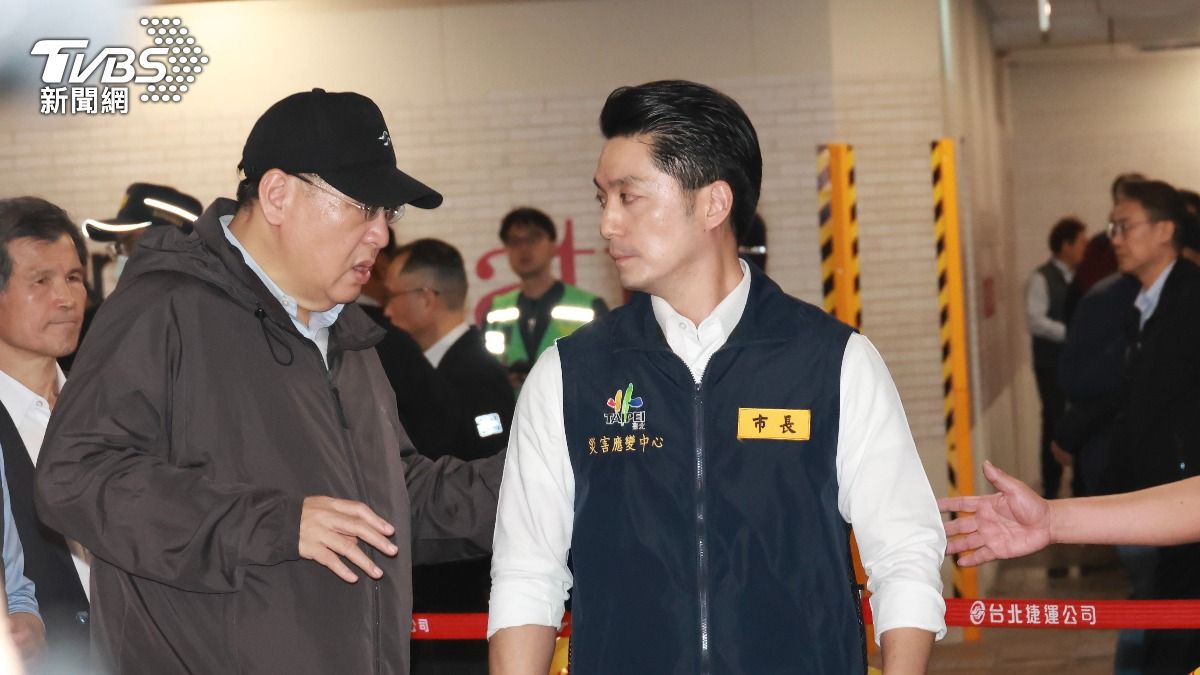 台北市長蔣萬安到北車坐鎮。(圖／潘建樺攝)