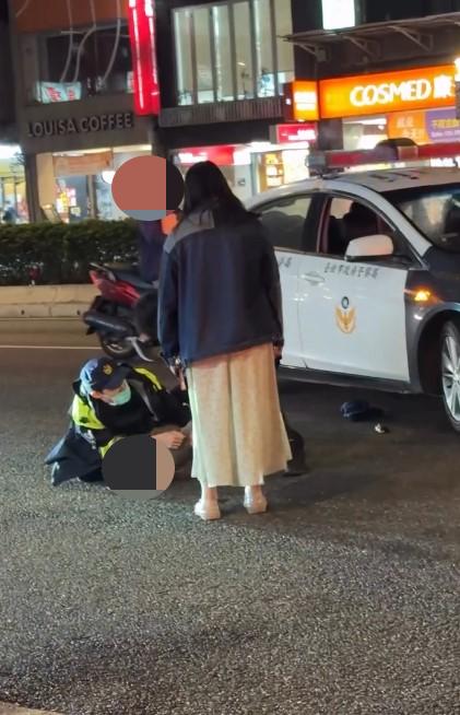 男子被警方壓制在地。(圖/網友@mg_ol_2l授權提供)