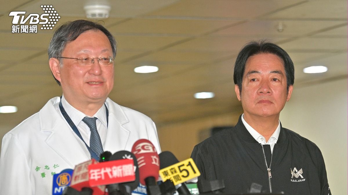 總統賴清德今早赴台大醫院探視傷者，院長余忠仁說明傷情。（圖／胡瑞麒攝）