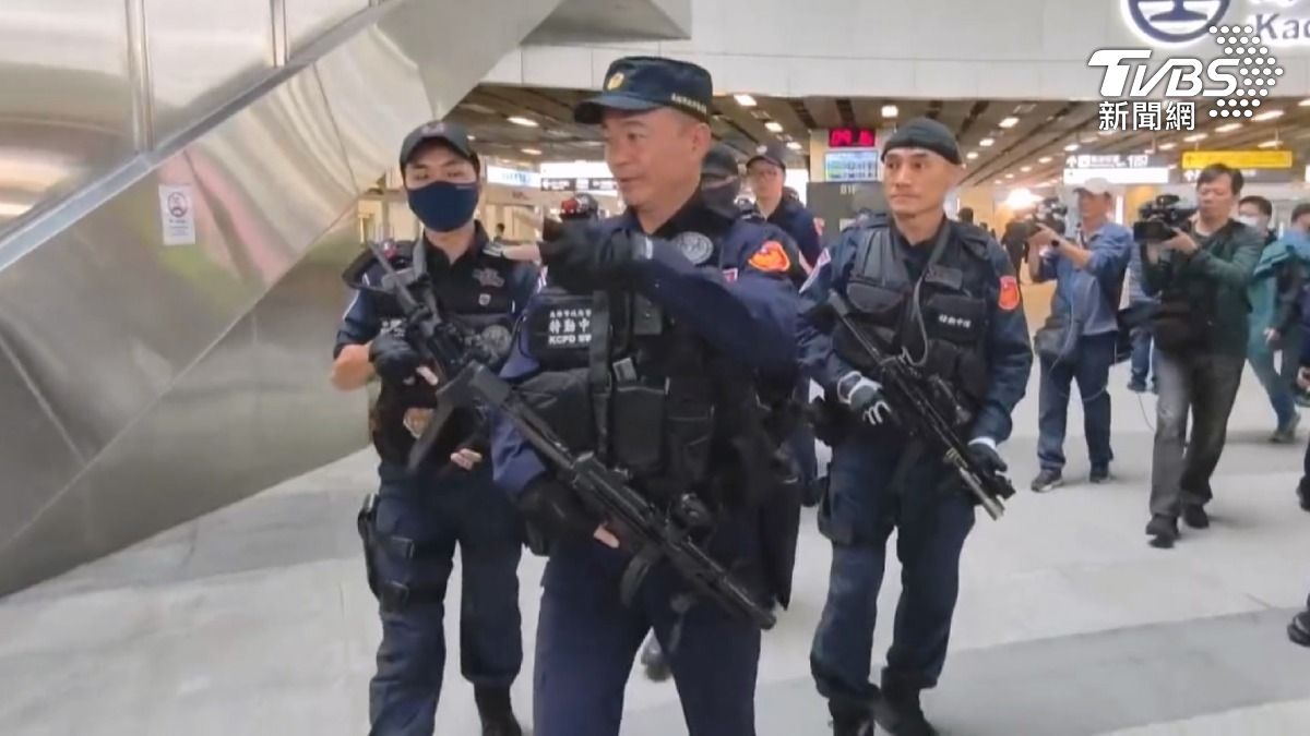 有不明人士聲稱是張文的兄弟,預告12月25日在高雄火車站會有大事發生,高雄警方都動起來,捷運站到火車站、高鐵站都啟動最高層級維安(圖/TVBS)