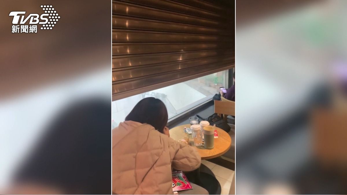 店員神反應!星巴克秒關鐵門擋煙霧彈 嫌犯擦肩而過稱「只是演練」。(圖/翻攝jmmiu_tw)