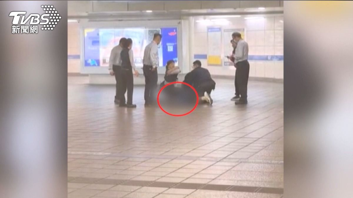 正義男北車阻擋暴徒遭刺穿肺!蔣萬安哽咽:英勇救了眾多人。(圖/TVBS)