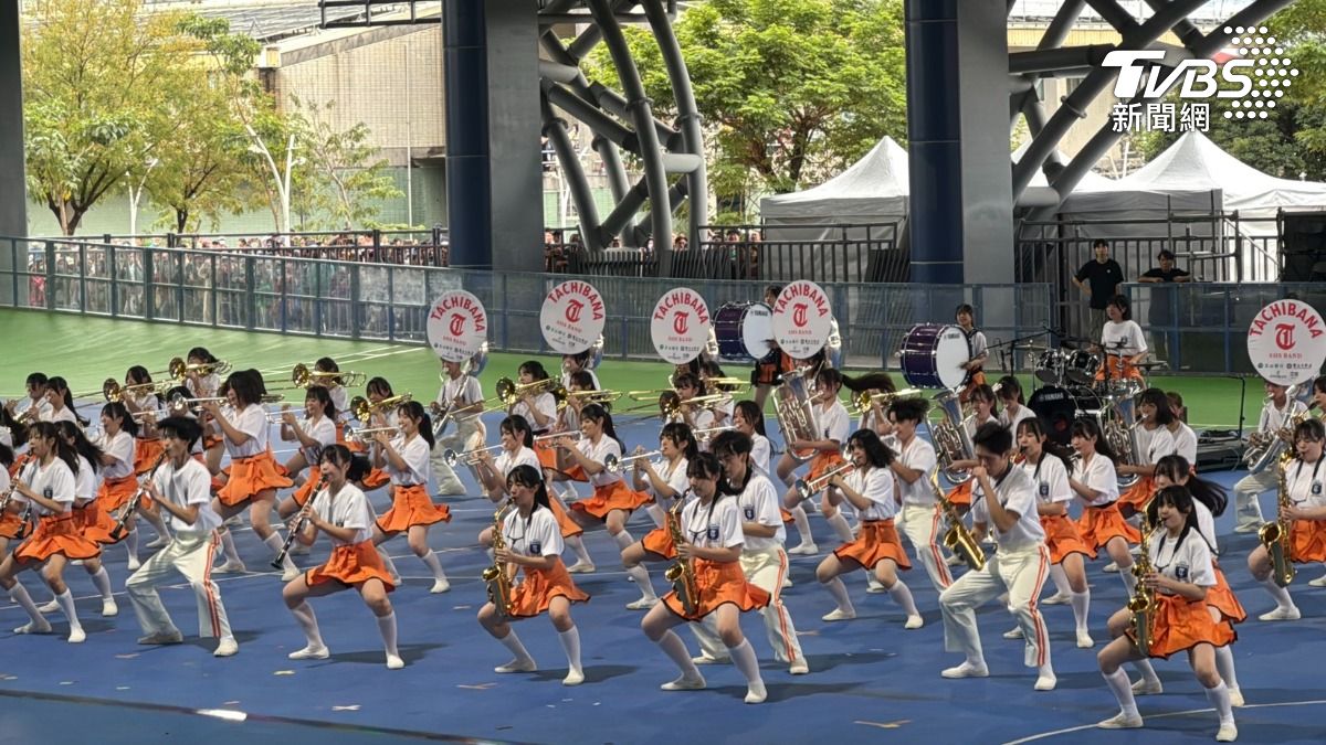橘色惡魔快閃潮州,而活動似乎受到天氣及北捷案影響,人潮不如預期。(圖/TVBS)