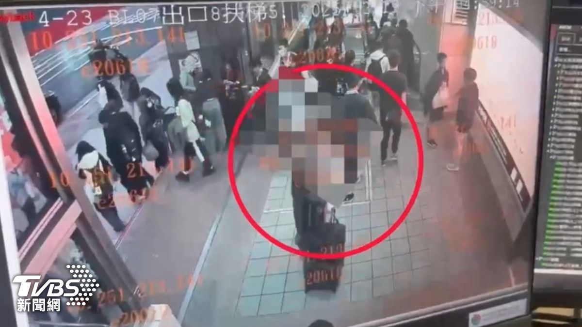 北捷中山砍人/張文拖汽油彈畫面曝!穿雨衣藏人群2小時內殺3人