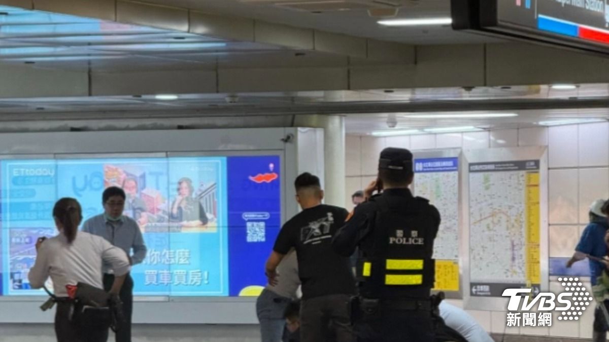 北捷發生恐攻時,不少工作人員堅守崗位,協助疏散救援。(圖/@hh.normalday授權提供)