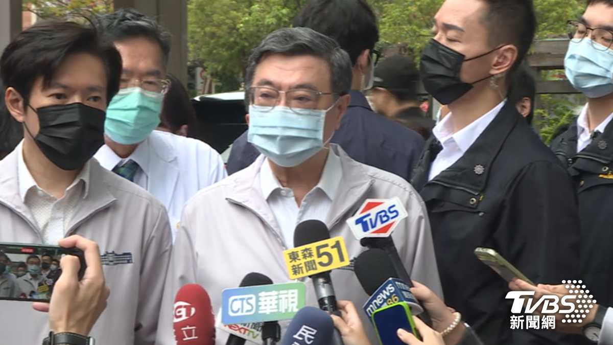 行政院長卓榮泰一早到醫院視察傷者、探視死者家屬。(圖/TVBS)