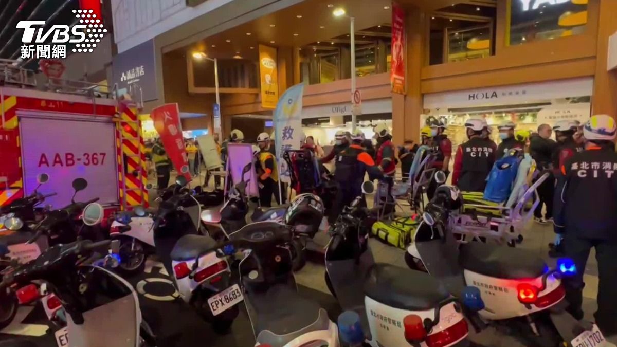 北車、中山站附近發生恐攻後，大量影片仍在網路上流傳，醫師示警，反覆觀看恐怕會加深恐懼感，甚至有可能變成PTSD。（圖／TVBS）