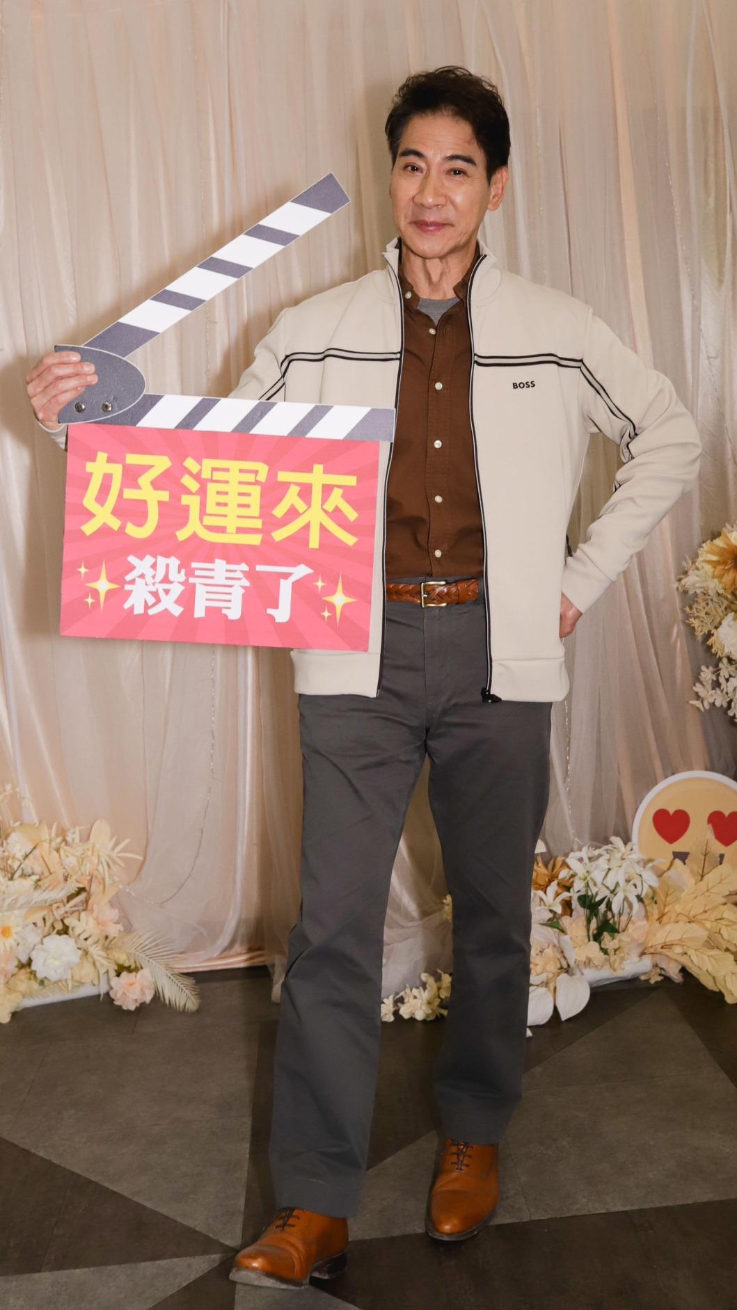 翁家明捐出100道年菜。(圖/民視提供)